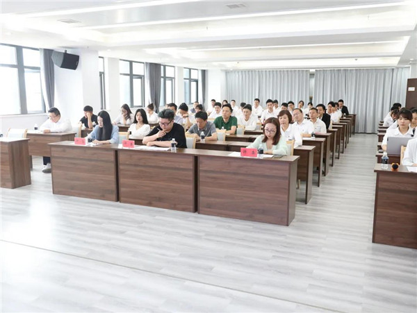 城投集團(tuán)舉辦“展現(xiàn)青年風(fēng)采，奉獻(xiàn)青春力量”主題演講比賽