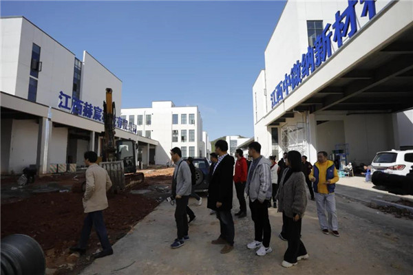 記者節(jié)：媒體聚焦昌南新區(qū)、城投集團(tuán)重點項目建設(shè)工地