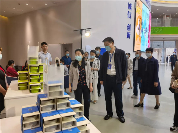 新理念、新時(shí)尚、新方式、新感受——德宇集團(tuán)舉行2022得雨活茶新品發(fā)布推廣會(huì)